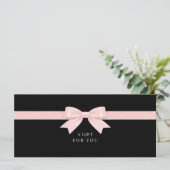 Carte Certificat Cadeau Code QR Élégant à Ruban Noir (Debout devant)