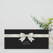 Carte Certificat Cadeau Code QR Élégant à Ruban Noir (Debout devant)