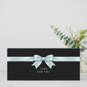 Carte Certificat Cadeau Code QR Élégant avec Ruban Noir (Debout devant)