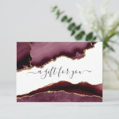 Carte Certificat-cadeau de Bourgogne et d'or Agate (Debout devant)