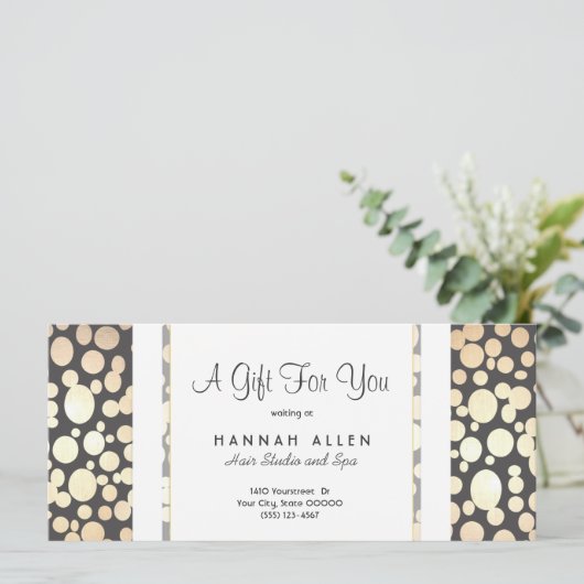 Carte Certificat cadeau Salon et Cercles d'or Spas (Debout devant)