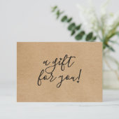 Carte Certificat Cadeau Script Hearts Kraft Rustique (Debout devant)