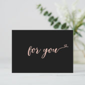 CARTE CERTIFICAT DE CADEAU COMMERCIAL | (Debout devant)