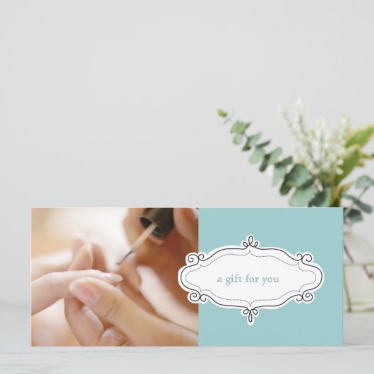Carte Certificats-cadeaux Salon à ongles ou Studio (Debout devant)