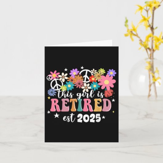 Carte Cette fille est retraitée 2025 Rétro T-Shirt Flora (Fleur jaune)
