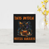 Carte Cette sorcière vote Kamala Harris Halloween épouva (Fleur jaune)