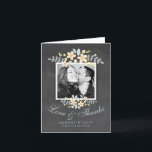 Carte Chalkboard Floral Carré Photo Love Thanks<br><div class="desc">Customisez cette belle carte de replissage photo design moderne moderne et design, entièrement personnalisable et mise en modèle pour votre personnalisation facile. Fleurs jaunes en combinaison avec des feuilles bleus sur un arrière - plan de texture d'impression de tableau noir. Remplacez l'image modèle par la vôtre. Pour de meilleurs résultats,...</div>