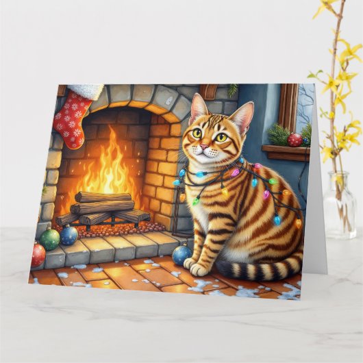 Carte Chat Bengal devant une cheminée avec des lumières (Fleur jaune)