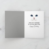 Carte Chat blanc d'anniversaire sous un édredon (Intérieur)