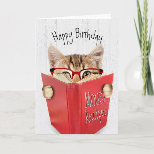 Carte Chat d'anniversaire avec des lunettes et un livre 