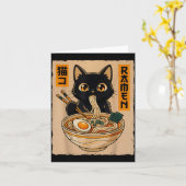 Carte Chat noir kawaii d'anime rétro mangeant des nouill (Fleur jaune)