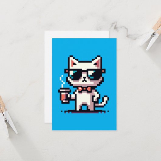 Carte Chat Pixel cool avec café - 8 bits Retro Feline (Devant/Arrière en situation)