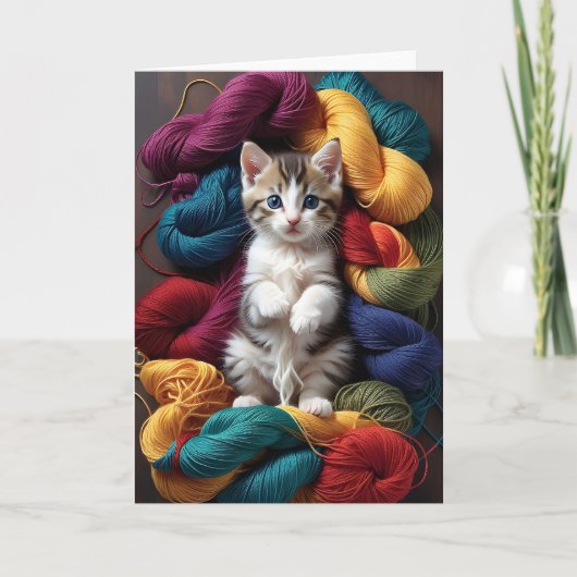 Carte Chat tabby mignon jouant dans des pelotes de fil V (Devant)