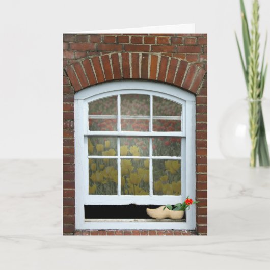 Carte chaussure en bois avec la tulipe dans la fenêtre (Devant)