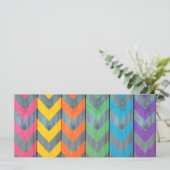 Carte Chevron Motif On Wood Texture par Shirley Taylor (Debout devant)