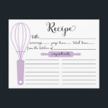 Carte Chic Lavender Whisk Lettré À La Main<br><div class="desc">Cartes à recettes élégantes en Fête des mariées Kitchen avec une police de script de typographie noire en lettres manuscrites avec un fouet de lavande, broche à rouleaux et mélangeur à main. L'avant de notre carte de recettes offre de la place pour un titre de recette, de la cuisine de...</div>