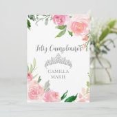 Carte Chic rose floral argent Tiara Feliz Cumpleaños (Debout devant)