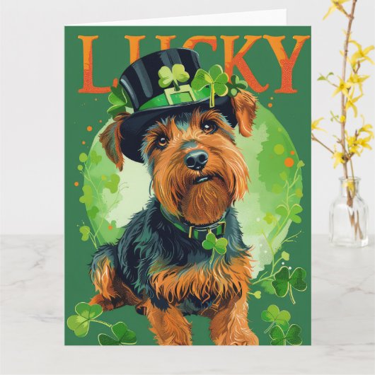 Carte Chien Airedale St. Patrick's Day (Fleur jaune)