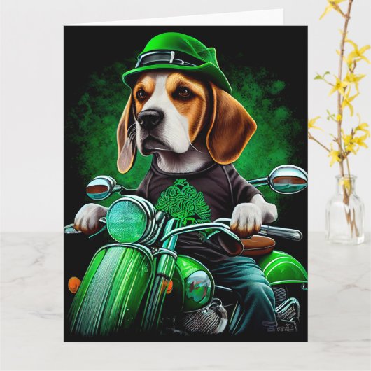 Carte Chien Beagle conduisant un vélo pour la Saint-Patr (Fleur jaune)