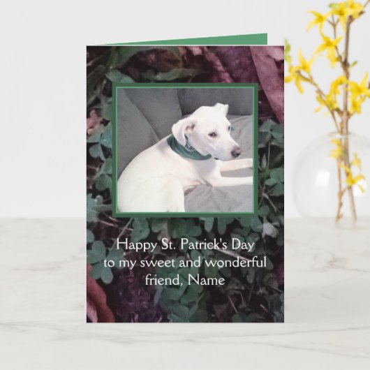 Carte Chien blanc mignon St. Patrick's Day Vert (Fleur jaune)
