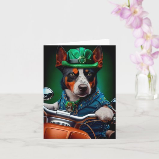 Carte Chien Blue Heeler conduisant un vélo pour la Saint (Orchidée)