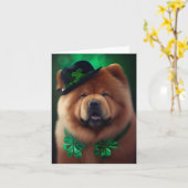 Carte Chien Chow Chow en tenue de la Saint-Patrick (Fleur jaune)