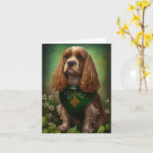 Carte Chien Cocker Spaniel en tenue de la Saint-Patrick (Fleur jaune)