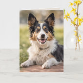 Carte Chien d'anniversaire australien avec sourires (Fleur jaune)