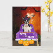Carte Chien de Boston Terrier dans un camion Halloween (Fleur jaune)