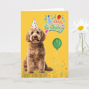 Carte Chien Goldendoodle avec un chapeau de fête sur un