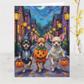 Carte Chihuahua Trick-or-Treating en costumes d'Hallowee (Fleur jaune)