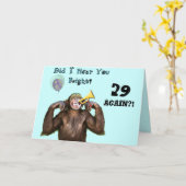 Carte Chimpanzé drôle sur la colline Anniversaire (Fleur jaune)