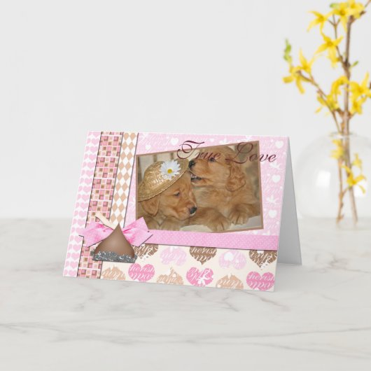 Carte chiots de repérage d'or d'anniversaire dans un cad (Fleur jaune)