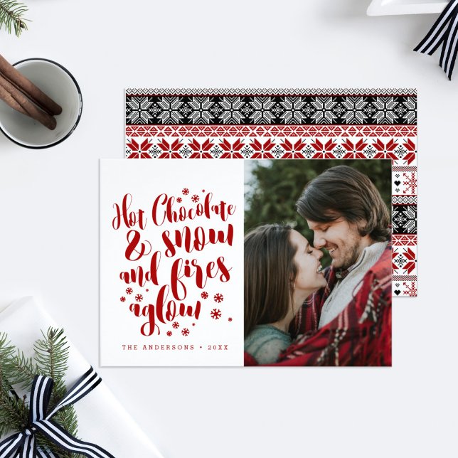 Carte Chocolat chaud et neige Conception de vacances con (Hot chocolate and snow and fires aglow holiday photo card)