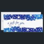 Carte Christmas Blue Winter Snowflakes Certificat cadeau<br><div class="desc">Illustration Joyeux Noël bleu neige avec un graphique à la mode avec des flocons de neige blancs et bleus.</div>
