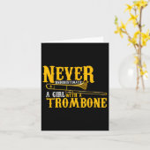 Carte Citation Drôle Blague Ne Jamais Sous-Estimer Une F (Fleur jaune)