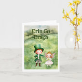Carte classique de Saint-Patrick avec lutin et fée (Fleur jaune)