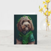 Carte Cockapoo Dog en robe de fête St. Patrick (Fleur jaune)