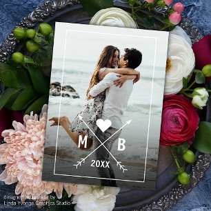 Carte Cœur d'amour personnalisé avec monogramme et flèch