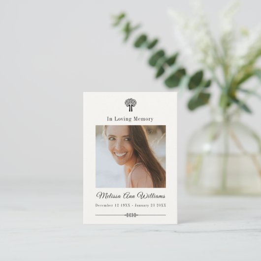 Carte commémorative funéraire dans l'arbre mémoire (Debout devant)