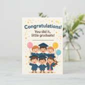 Carte Congratulations Little Graduate Card  (Debout devant)