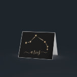Carte Constellation du Bélier<br><div class="desc">Signe astrologique du zodiaque de la constellation du Bélier montrant des étoiles en jaune doré avec le mot Bélier en police de caractères cursive décontractée. Utilisez l'option Personnaliser ce modèle pour personnaliser le message de carte d'anniversaire.</div>