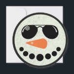 Carte cool Snowman Round Christmas Flat Card<br><div class="desc">Carte cool Snowman Round Christmas Flat Card. Snowman Face sur une carte ronde à plat avec look cuir noir et Parties scintillant argentée. Carte modifiable photo et texte.</div>