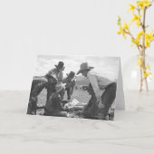 Carte Cowboys regardant une magazine (Fleur jaune)