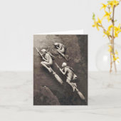 Carte Cru trois sorcières de Halloween pilotant des (Fleur jaune)