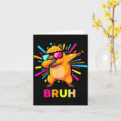 Carte Cute Dabbing Capybara Funny Animal Meme Capy Lover (Fleur jaune)