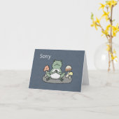 Carte Cute Sad Frog Toad avec champignons unique Désolé (Fleur jaune)
