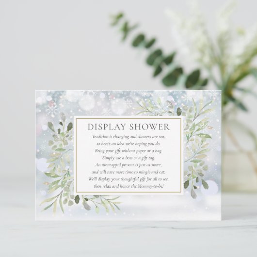 Carte D'accompagnement Afficher les flocons de neige verdoyants d'hiver d (Debout devant)