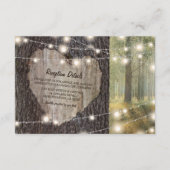 Carte D'accompagnement Arbre à cœur sculpté de mariage | Lumières rustiqu (Devant)