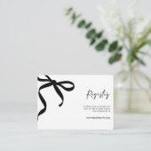 Carte D'accompagnement Black Bow She's Tying the Knot Fête des mariées (Debout devant)